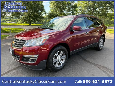 Used 2017 Chevrolet Traverse LT FWD image 1
