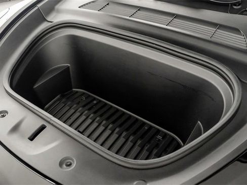 Used 2022 Tesla Model Y Long Range image 31