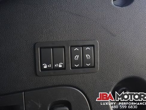 Used 2018 Cadillac Escalade Premium Luxury AWD/4WD image 27