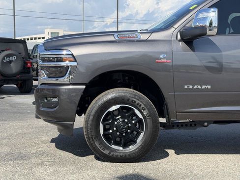 Used 2025 RAM 2500 Laramie AWD/4WD image 10