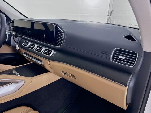 New 2026 Mercedes-Benz GLS 450 4MATIC image 33