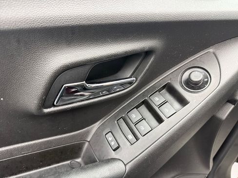 Used 2021 Chevrolet Trax LS image 14