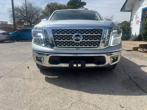 Used 2017 Nissan Titan SL image 3