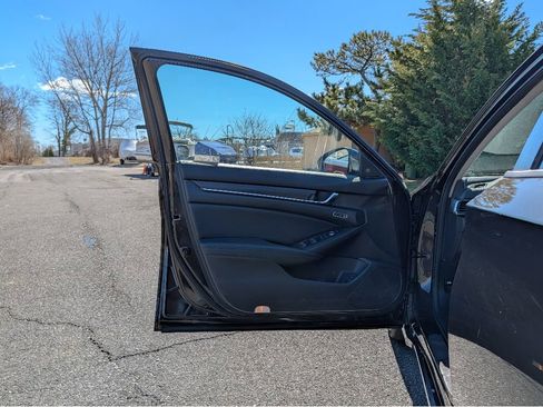 Used 2018 Honda Accord EX-L image 8