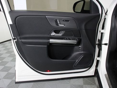 Used 2022 Mercedes-Benz GLA 250 4MATIC image 17