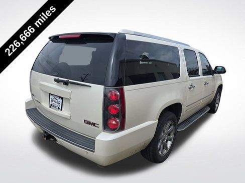 Used 2011 GMC Yukon XL Denali AWD/4WD image 2