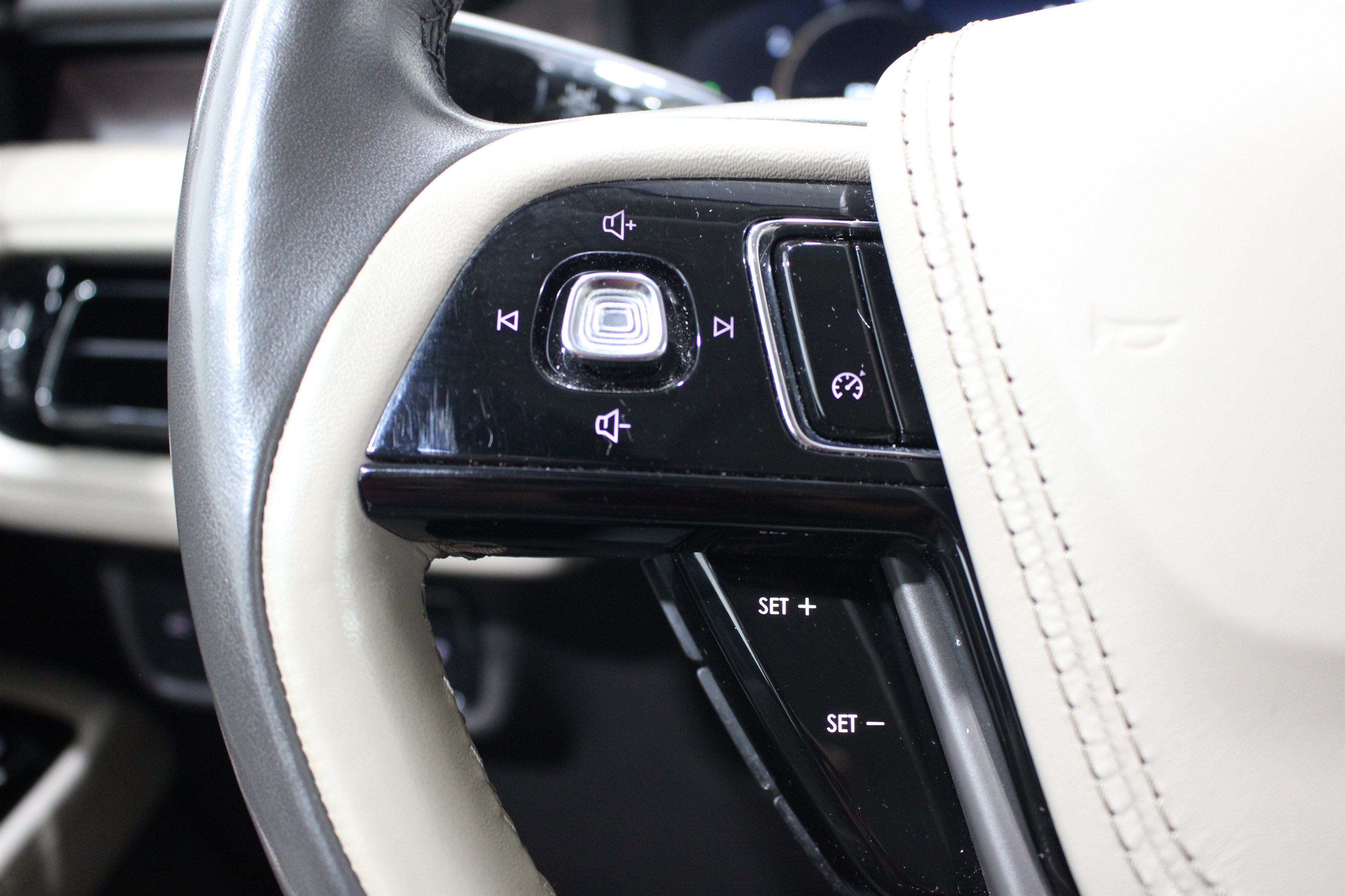 Used 2022 Lincoln Aviator Reserve w/ Elements Package Plus AWD/4WD image 11