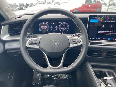New 2026 Volkswagen Tiguan SE AWD/4WD image 30