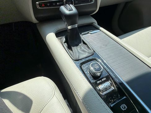 Used 2020 Volvo XC90 T5 Momentum image 27