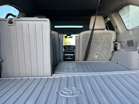 Used 2018 Toyota Highlander XLE image 16