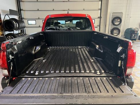 Used 2022 Toyota Tacoma SR image 10