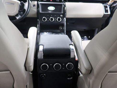 Used 2019 Land Rover Discovery SE image 15