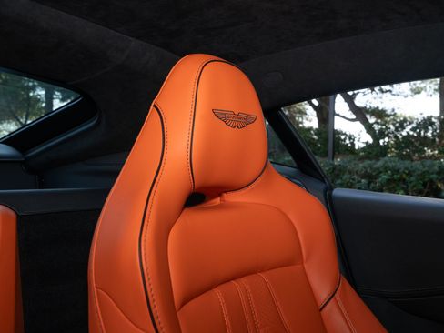 Used 2025 Aston Martin V8 Vantage Coupe image 22