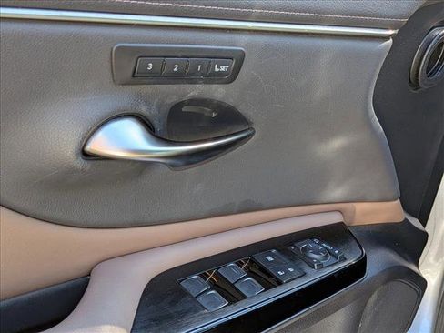 Used 2023 Lexus ES 300h w/ Premium Package image 4