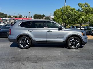 Used 2025 Kia Telluride S FWD video 2
