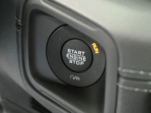 New 2025 Jeep Gladiator Sport image 10