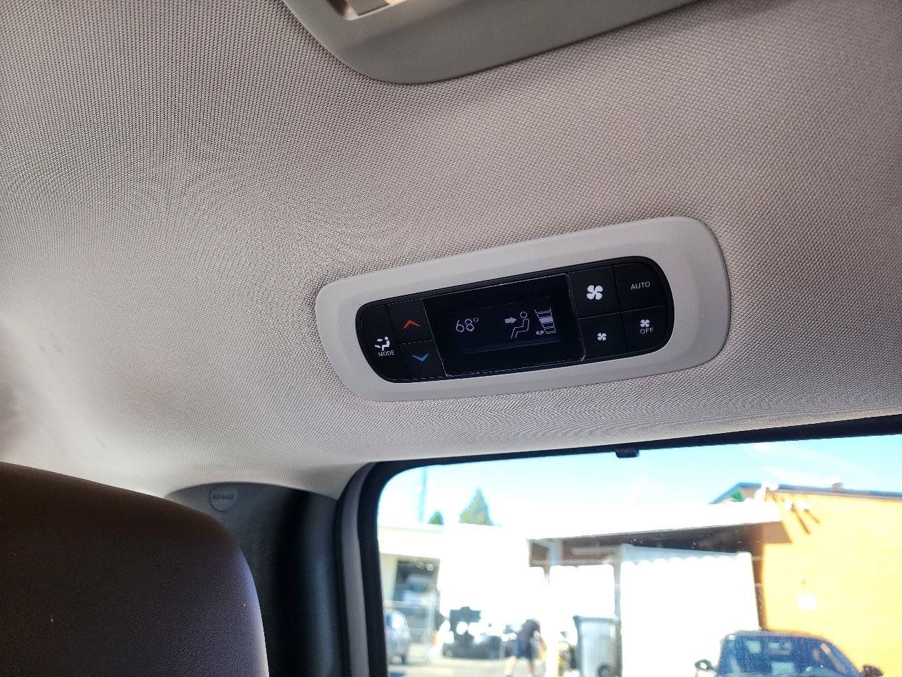 Used 2018 Chrysler Pacifica Limited w/ Advanced Safetytec Group FWD image 27
