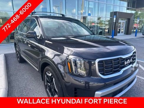Used 2025 Kia Telluride S FWD image 3