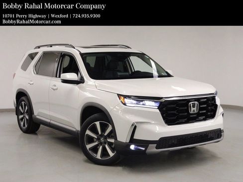 Used 2025 Honda Pilot Touring image 1