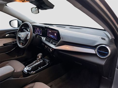 Used 2024 Chevrolet Trax LT image 33