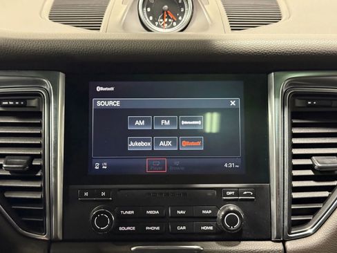 Used 2018 Porsche Macan S image 37