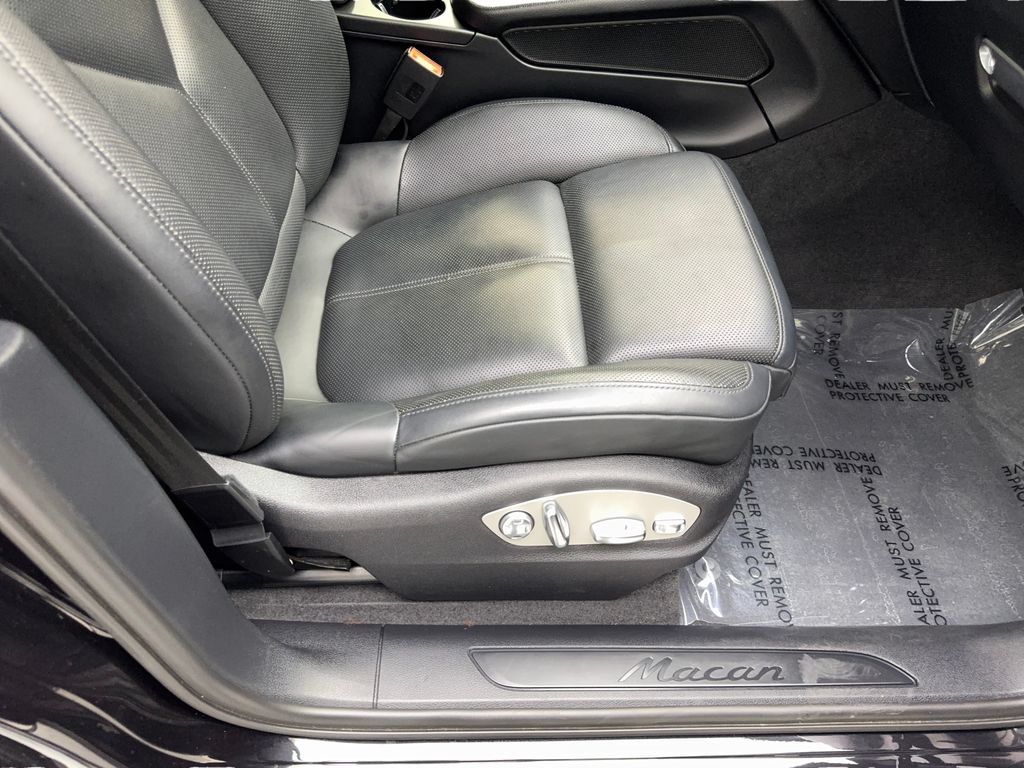 Used 2024 Porsche Macan Turbo AWD/4WD image 43