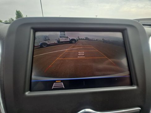 Used 2021 Chevrolet Equinox LT AWD/4WD image 16