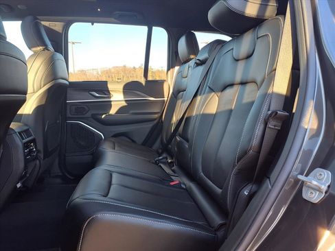 New 2025 Jeep Grand Cherokee Limited w/ Luxury Tech Group II AWD/4WD image 8