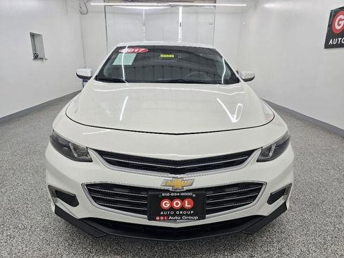 Used 2017 Chevrolet Malibu LT FWD image 2