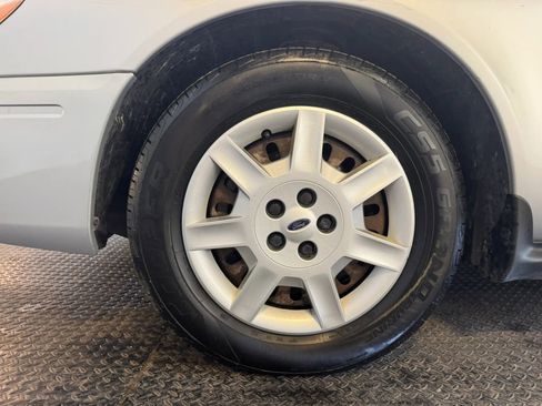 Used 2007 Ford Taurus SE FWD image 28