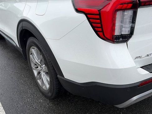 Certified 2025 Ford Explorer Platinum AWD/4WD image 3