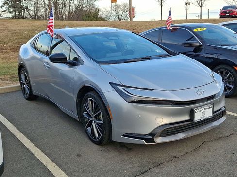 Used 2024 Toyota Prius XLE image 3