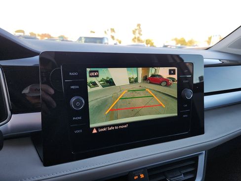 New 2026 Volkswagen Taos SE image 18