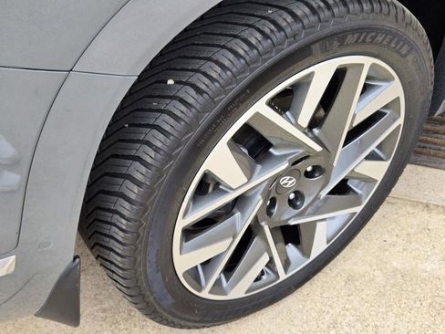 Certified 2023 Hyundai Santa Fe Calligraphy image 9