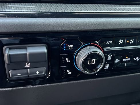 Used 2024 Chevrolet Silverado 1500 ZR2 w/ Technology Package image 21