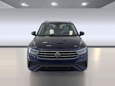 Used 2023 Volkswagen Tiguan SE w/ Panoramic Sunroof Package AWD/4WD image 6