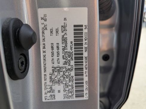 Used 2021 Toyota Tacoma Limited image 33