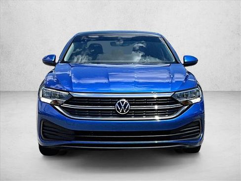 Used 2024 Volkswagen Jetta SE w/ Panoramic Sunroof Package FWD image 3