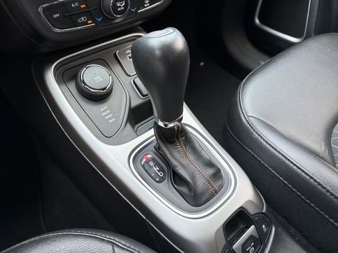 Used 2019 Jeep Compass Latitude w/ Popular Equipment Group AWD/4WD image 16
