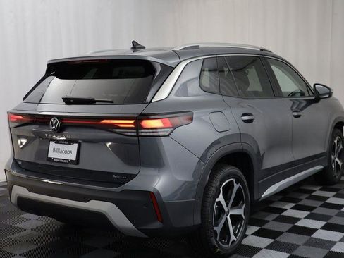 New 2025 Volkswagen Tiguan SE image 17