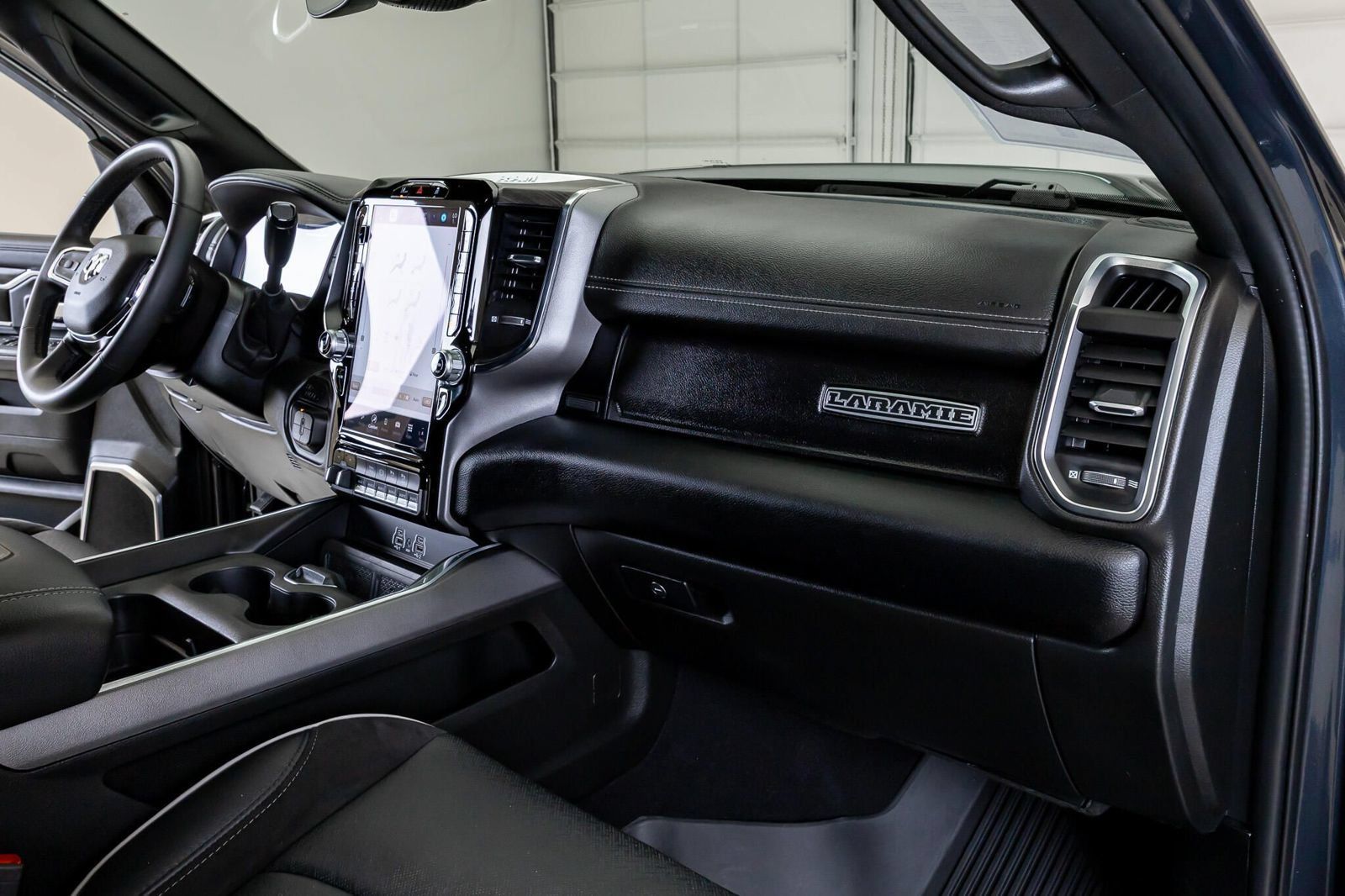 Used 2025 RAM 2500 Laramie w/ Night Edition AWD/4WD image 17