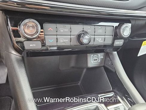 New 2026 Jeep Compass Latitude image 20