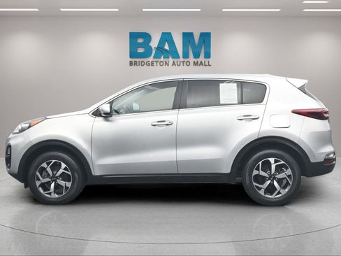 Used 2022 Kia Sportage LX AWD/4WD image 4
