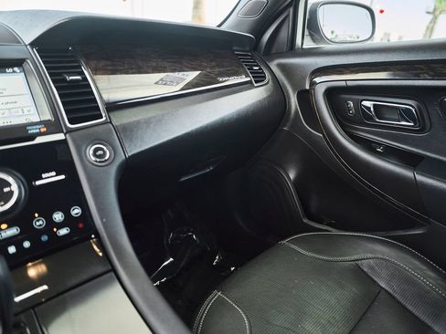 Used 2017 Ford Taurus Limited FWD image 32