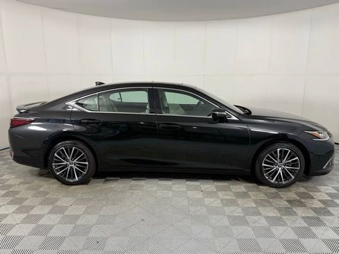Certified 2025 Lexus ES 300h w/ Premium Package image 9