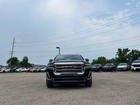 Used 2023 GMC Acadia SLT w/ Preferred Package FWD image 4