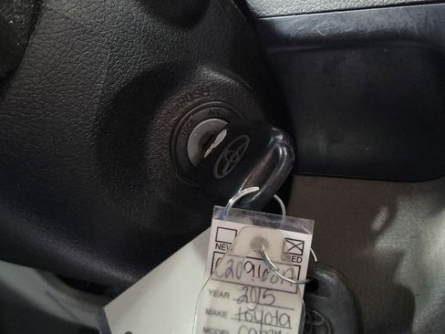 Used 2015 Toyota Camry LE image 25