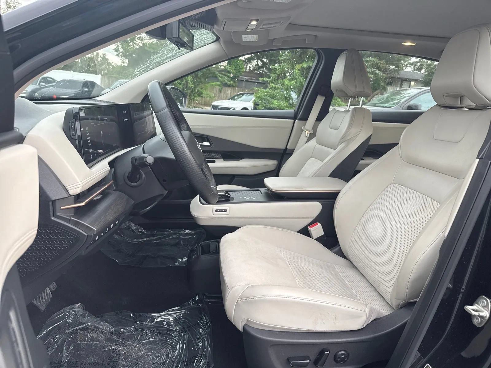 Used 2023 Nissan Ariya AWD image 9