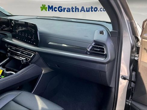 Used 2025 Chevrolet Traverse LT image 29