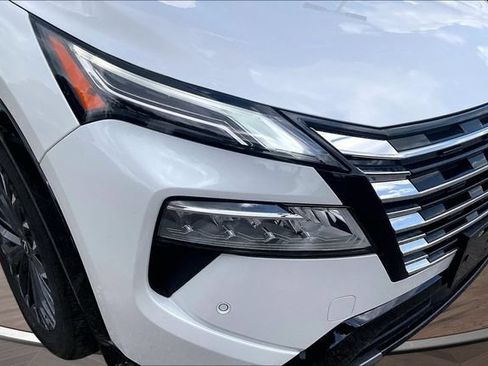 Used 2025 Nissan Rogue Platinum FWD image 27